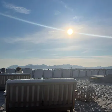 Perfect Location 아파트